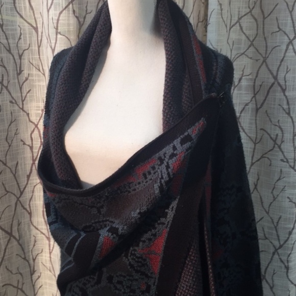 Rachel from Rachel Roy carpet sweater - Picture 6 of 8